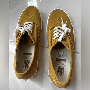 Size 11 love leaf mustard yellow vans
